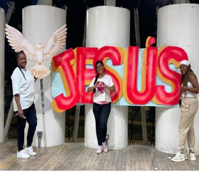 Encuentro espiritual maravilloso, donde las bandas de música juveniles católicas y cristianas nos guiaron en la alabanza a Dios.